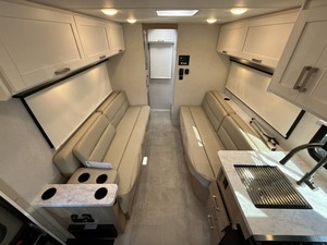 New 2026 T-h-o-r F-r-e-e-d-o-m E-l-i-t-e 19H-X-F Travel Trailers Outdoors Caravan House RV Camper Trailer for Sale - Product Image 5