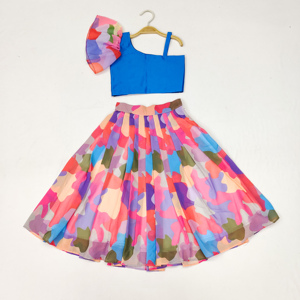 Conjunto de Lehenga Choli Azul de Diseñador para Niñas de Shoryam Fashion, Blusa con Volantes de Un Solo Hombro, Falda Estampada Multicolor Vibrante para Fiesta - Product Image 2