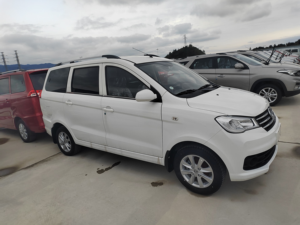 Véhicule d'occasion MPV diesel 8 places automatique à l'exportation en promotion - Product Image 2