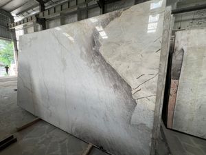 Losa de Piedra Patagonia - Decoración de Piso de Lujo 100% Natural de Alta Calidad para Sala de Estar con Diseño Moderno y Tonos Crema/Negro/Dorado - Product Image 3