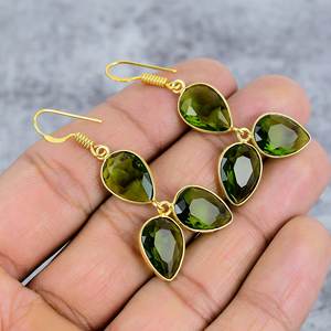 Pendientes colgantes chapados en oro de Plata de Ley 925 con forma de pera de tres piedras preciosas de peridoto para mujer, pendientes hechos a mano, regalo para ella - Product Image 1