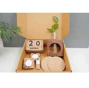 Panier cadeau en liège écologique unique pour diverses occasions combinant la praticité la durabilité du porte-passeport en liège - Product Image 4