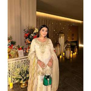 Ensemble Salwar Kameez en soie Chinon moderne et élégant, trois pièces, avec dupatta en georgette fortement orné, tenue ethnique pour femmes, pour les fêtes et les mariages - Product Image 2