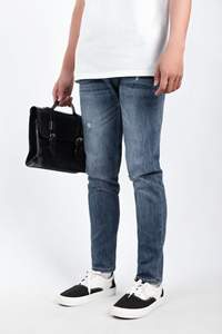 กางเกงยีนส์สมาร์ท TST-4097 สไตล์ Y2K สตรีทแวร์ลำลอง เอวกลาง ฮิปฮอป แต่งลายปะติด ตกแต่งหมุด ทรงเข้ารูป ขาตรง สีเดนิมฟอกกลาง - Product Image 4