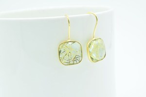 ต่างหูเงินแท้ 925 ชุบทอง 14K ประดับรูไทล์ควอตซ์ทรงคุชชั่น ดีไซน์สวยหรู - Product Image 2