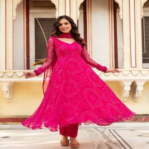 Traje Anarkali VASTRA COTTAGE de georgette pura estampada con dupatta de encaje de diseñador y pantalón de algodón totalmente cosido - Product Image 4