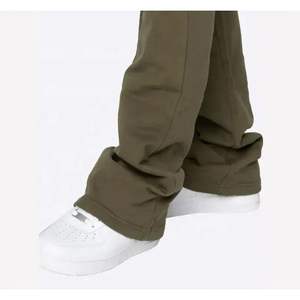 Pantalones de chándal teñidos lisos con estampado acolchado antiarrugas OEM para hombre, ropa de calle, pantalones acampanados, tejido no tejido apilado de lana 100% - Product Image 6