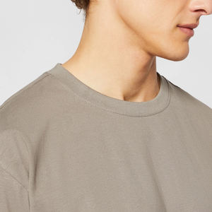 Camiseta extragrande en blanco personalizada para hombre, 100% algodón, calidad premium, manga corta, longitud regular, transpirable, anticontracción - Product Image 3