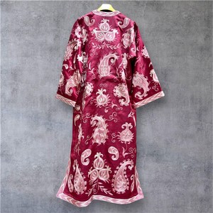 เสื้อโค้ทแฟชั่นสำหรับผู้หญิงสไตล์คลาสสิกหรูหราคอวีปักด้วยมือเสื้อโค้ทเรืองแสงสำหรับฤดูหนาวคอลเลกชั่นใหม่ - Product Image 5