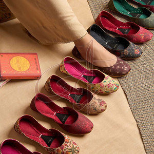 Khussa para Mujer de la Mejor Calidad, Hecho en Pakistán, Alto Rendimiento, Hecho a Mano, Tendencia de Moda, Antideslizante, Suela de Cuero Genuino Estampado - Product Image 5