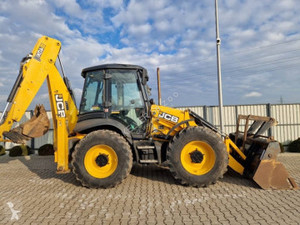 Chargeuse-pelleteuse diesel 4x4 neuve et d'occasion avec godet de chargement frontal, système hydraulique d'excavation arrière et cabine d'opérateur fermée - Product Image 4