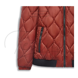 Chaqueta Bomber con Logotipo Personalizado para Hombre, Cuello Alto Delgado, Posición del Logotipo en la Parte Delantera, Servicio OEM - Product Image 3