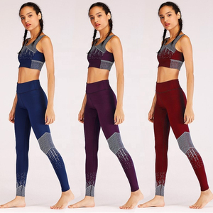 Vente en gros d'ensembles de gymnastique en deux pièces avec logo personnalisé pour femmes combinaisons de sport de yoga respirantes à motif uni legging vêtements de fitness pour femmes - Product Image 1