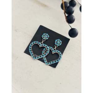 Pendientes Colgantes de Plata de Ley y Turquesa Kingman, Hechos en Navajo, con Forma de Corazón y Diseño de Racimo, Ideales para Regalo - Product Image 3