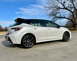 Voiture Toyota Corolla XSE Hatchback 2022 100 % authentique disponible à la vente Produit automobile - Product Image 1