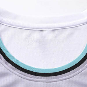 Uniforme de Baloncesto 100% Poliéster de Buena Calidad, Transpirable, Hecho a Medida, Nuevo Diseño - Product Image 4