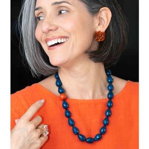 Collier en perles de résine Angel, déclaration de mode, design volumineux, bijoux faits à la main - Product Image 5