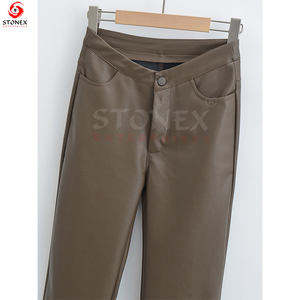 Pantalon décontracté en cuir vert pour femmes Offre Spéciale d'hiver avec design/style personnalisable Poches latérales plates de couleur unie Prix bas - Product Image 3