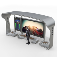 Abri d'arrêt de bus intelligent rectangulaire extérieur avec écran LED couleur haute luminosité, cadre en aluminium, conception résistante aux intempéries, panneaux solaires
