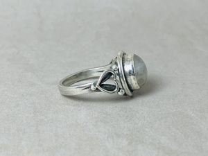 Bague en pierre de lune arc-en-ciel naturelle belle bague en pierre précieuse bleue cabochon bijoux en argent en gros bagues en argent délicates - Product Image 5