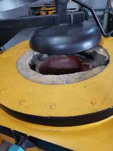 Fourneau à fusion de déchets d'aluminium à gaz de haute qualité, 700 kg, avec pompe hydraulique inclinable, état d'occasion, prix raisonnable - Product Image 2