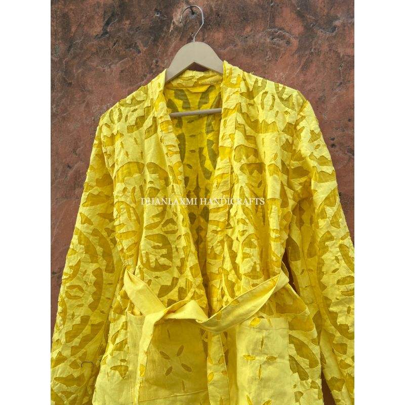 สีเหลือง