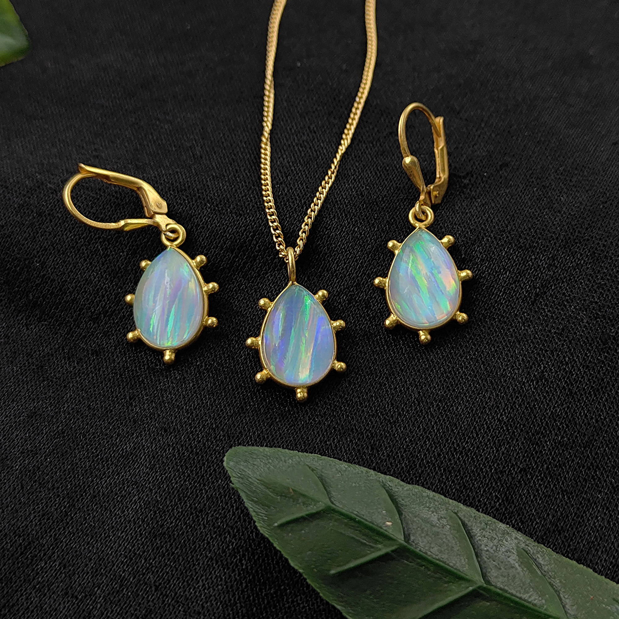 ชุดสร้อยคอโอปอลไฟ