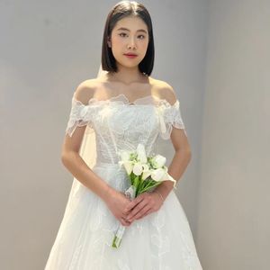 Robe de mariée A-Line faite à la main de haute qualité OEM avec un élégant design en dentelle perlée TNBPno27 prêt à expédier pour l'été - Product Image 2