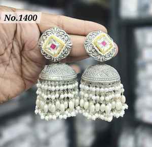 Boucles d'oreilles jhumki en pierre Mona Lisa faites à la main, boucles d'oreilles vintage antiques, boucles d'oreilles en or vintage de luxe, vente en gros - Product Image 6