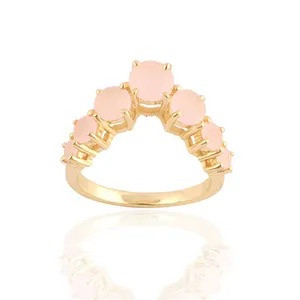 धूमिल नि: शुल्क पीतल 24k सोना मढ़वाया महिलाओं की अंगूठी दौर faceted गुलाबी कैल्सेडनी क्राउन डिजाइन अंगूठी फैशनेबल फैशनेबल पार्टी पहनने अंगूठी