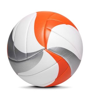 Palla da pallavolo in PVC cucita morbida e leggera personalizzata per giochi di allenamento scolastico per bambini o eventi di promozione - Product Image 3