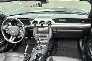 Ford Mustang GT Premium Cabriolet 2021 d'occasion en bon état, 1 propriétaire, boîte manuelle 6 vitesses, moteur Coyote V8 - Product Image 4