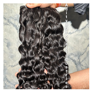 Vente en gros de cuticules vierges naturelles alignées Extensions de paquet de tissage de cheveux humains bouclés naturels Cheveux de style lisse et soyeux en vrac disponibles - Product Image 1