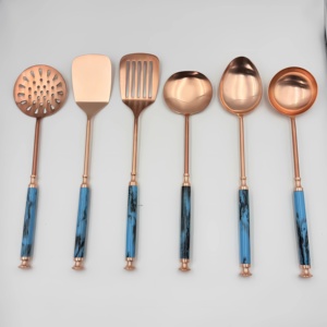 Juego de Utensilios de Cocina de Acero Inoxidable con Acabado de Cobre de Diseño de Lujo con Juego de 6 Piezas con Mango de Resina para Uso en la Cocina a Bajo Precio en India - Product Image 2