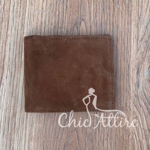 Portefeuille vintage classique à deux volets en cuir suédé véritable fait à la main pour hommes luxe minimaliste RFID bloquant le logo du porte-carte de crédit - Product Image 1