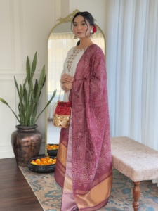 Pantalon Kurti en tissu de soie romain de conception élégante éblouissante indienne avec une belle Dupatta en travail brodé pour les vêtements de dame - Product Image 2