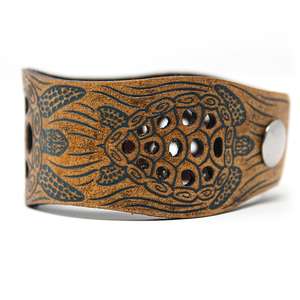 Brazalete ancho de diseñador floral de latón puro 100% hecho a mano, brazalete ajustable, Regalo para mamá - Product Image 2