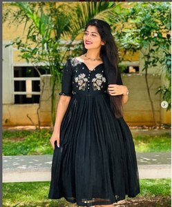 Vestido de encaje con estampado floral personalizado Unity Luxure Premium Kota, botones de perlas naturales, transpirable, lavable, informal, estilo acampanado para verano. - Product Image 2