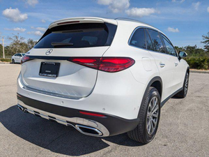 PREMIER PROPRIÉTAIRE 2024 MB MERCEDES-BENZ GLC 300 BASE VÉHICULE D'OCCASION SUV BLANC PROPRE EN BON ÉTAT - Product Image 2