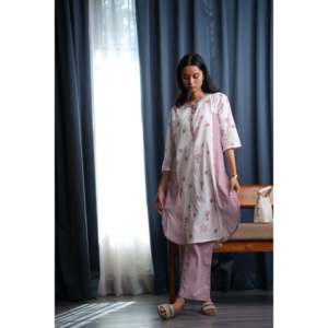 Conjunto de 2 Kurta para Mujer con Estampado a Mano de Tesoro Marino y Rayas - Product Image 1
