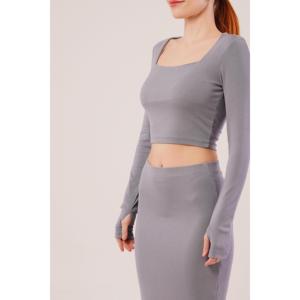 Conjunto de Dos Piezas Lustrin para Mujer, Blusa Gris con Cuello Cuadrado y Mezcla de Viscosa, y Falda Maxi con Detalle de Abertura Lateral, para Venta al Por Mayor - Product Image 3