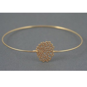 คอลเลกชันงานปาร์ตี้ประติมากรรมโลหะกำไลโลหะที่ทันสมัยจากประเทศจีนขัดเงาหรูหรา - Product Image 4