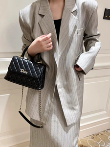 กระเป๋าถือขนาดเล็กสำหรับผู้หญิงกระเป๋าหนังคลาสสิกอเนกประสงค์พร้อมโซ่ประดับเพชรและกลิ่นหอมกระเป๋าสะพายข้างสไตล์ใหม่ - Product Image 6