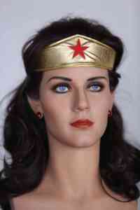Estatua de Cera de Personaje de Película Realista de Alta Gama Personalizada, Figura de Lynda <span class=keywords><strong>Carter</strong></span> de Mujer Maravilla a Tamaño Real - Product Image 5