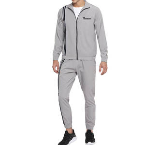 ชุดวอร์มออกกำลังกายสำหรับผู้ชาย เสื้อและกางเกงสำหรับเล่นกีฬากลางแจ้ง ชุดวอร์มลำลองสำหรับผู้ชาย เสื้อและกางเกงใส่สบายสำหรับพักผ่อน - Product Image 1