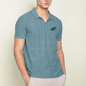 Chemise à col Johnny moderne pour hommes, conçue pour les tenues décontractées, offrant une liberté de mouvement et un look élégant. - Product Image 2