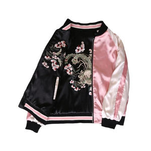 Chaquetas Bomber Bordadas de Diseño Personalizado, Chaquetas Parka de Invierno Impermeables y Resistentes al Viento con Diseños Florales Impresos en Poliéster de Alta Calidad - Product Image 2