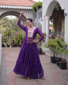 Vestidos Anarkali de manga larga de georgette sintética para mujer, estilo indio, modernos, para bodas y festivales, con vuelo completo y estampado Laheria. - Product Image 1