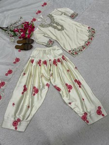 Nouvelle collection 2026 : Magnifique ensemble Kurti et pantalon en soie Georgette épaisse, longueur genou, avec dupatta, idéal pour les fêtes, prix de gros. - Product Image 6