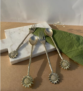 Utensilios de servicio de lujo de acero inoxidable y latón con mango de girasol-Juego de 4 piezas de alta calidad - Product Image 6